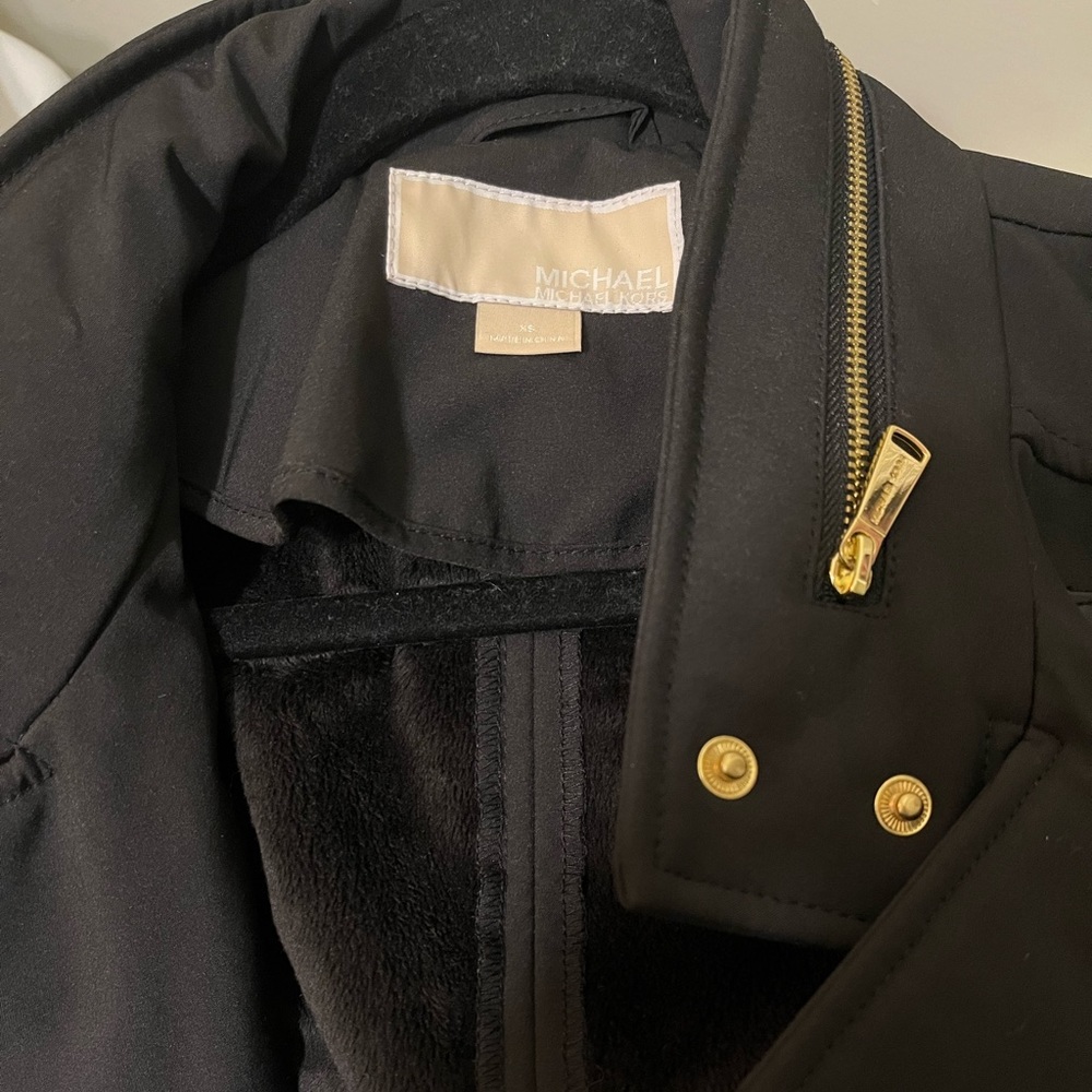 Waterproof jacket - Picture 3 of 3